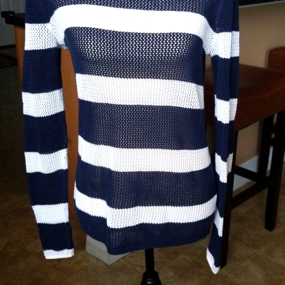 Old Navy lightweight sweater - Picture 2 of 6